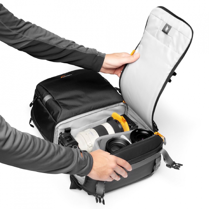 Вместительность Lowepro Fastpack BP 250 AW III